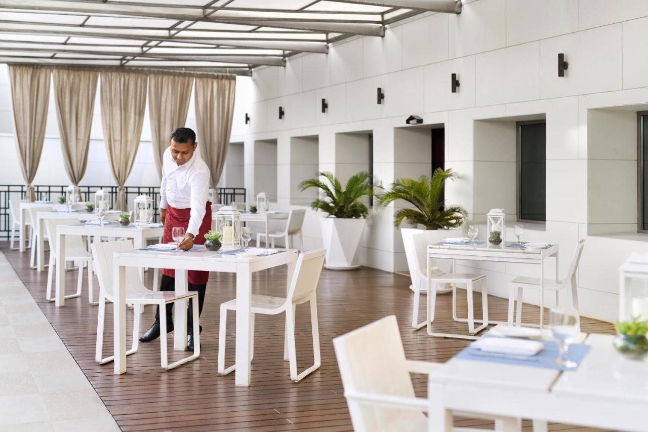 Intercontinental Bahrain, An Ihg Hotel Manama Exterior photo A restaurant in a hotel