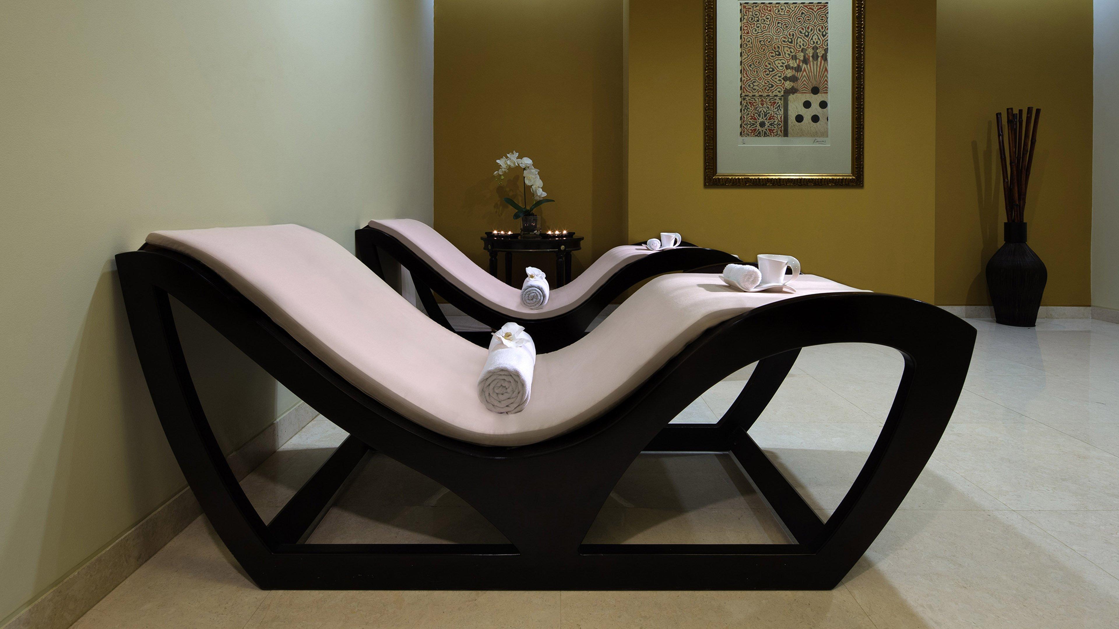 Intercontinental Bahrain, An Ihg Hotel Manama Exterior photo A massage bed