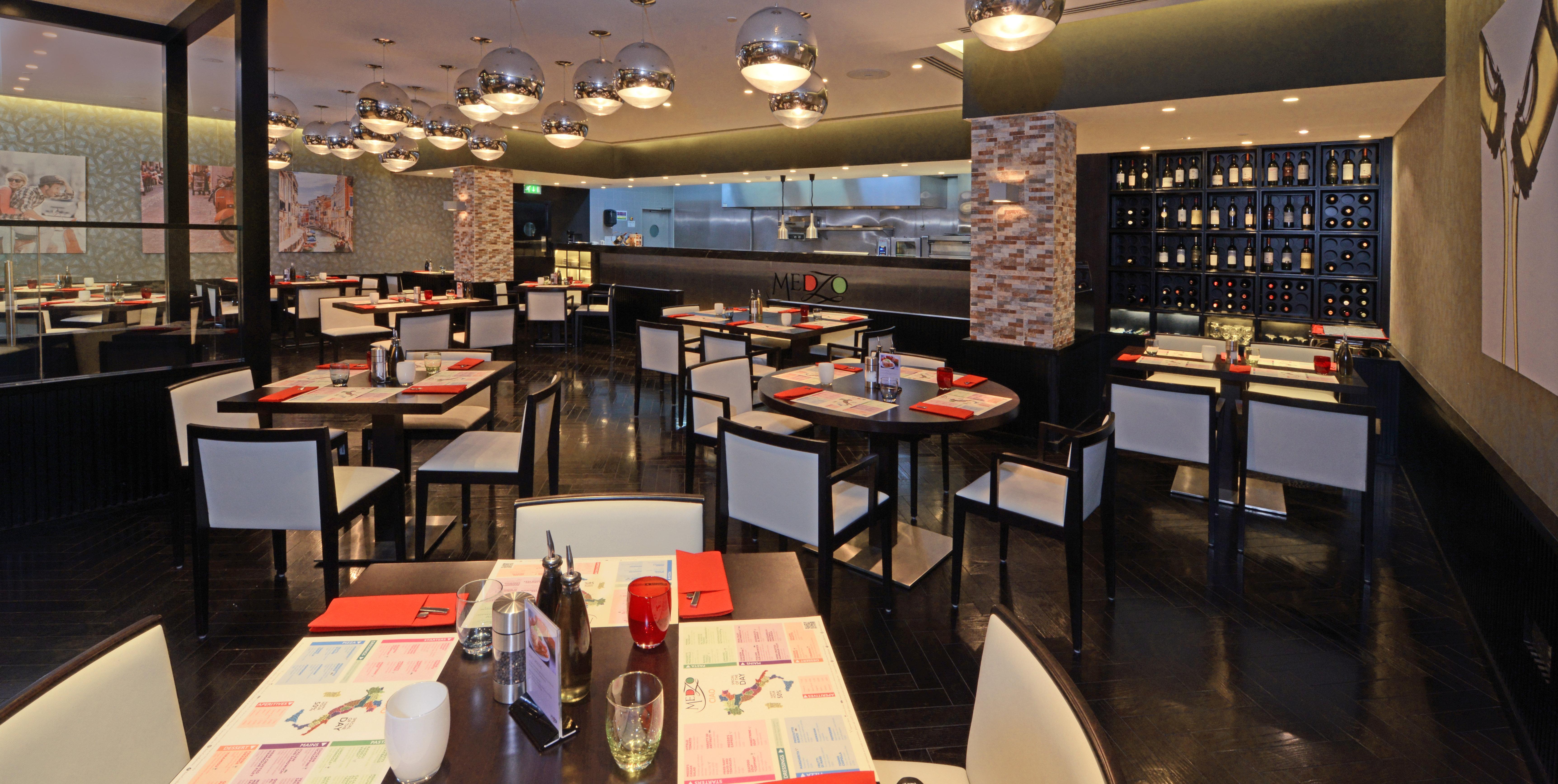Intercontinental Bahrain, An Ihg Hotel Manama Exterior photo Interior of a restaurant in Paris