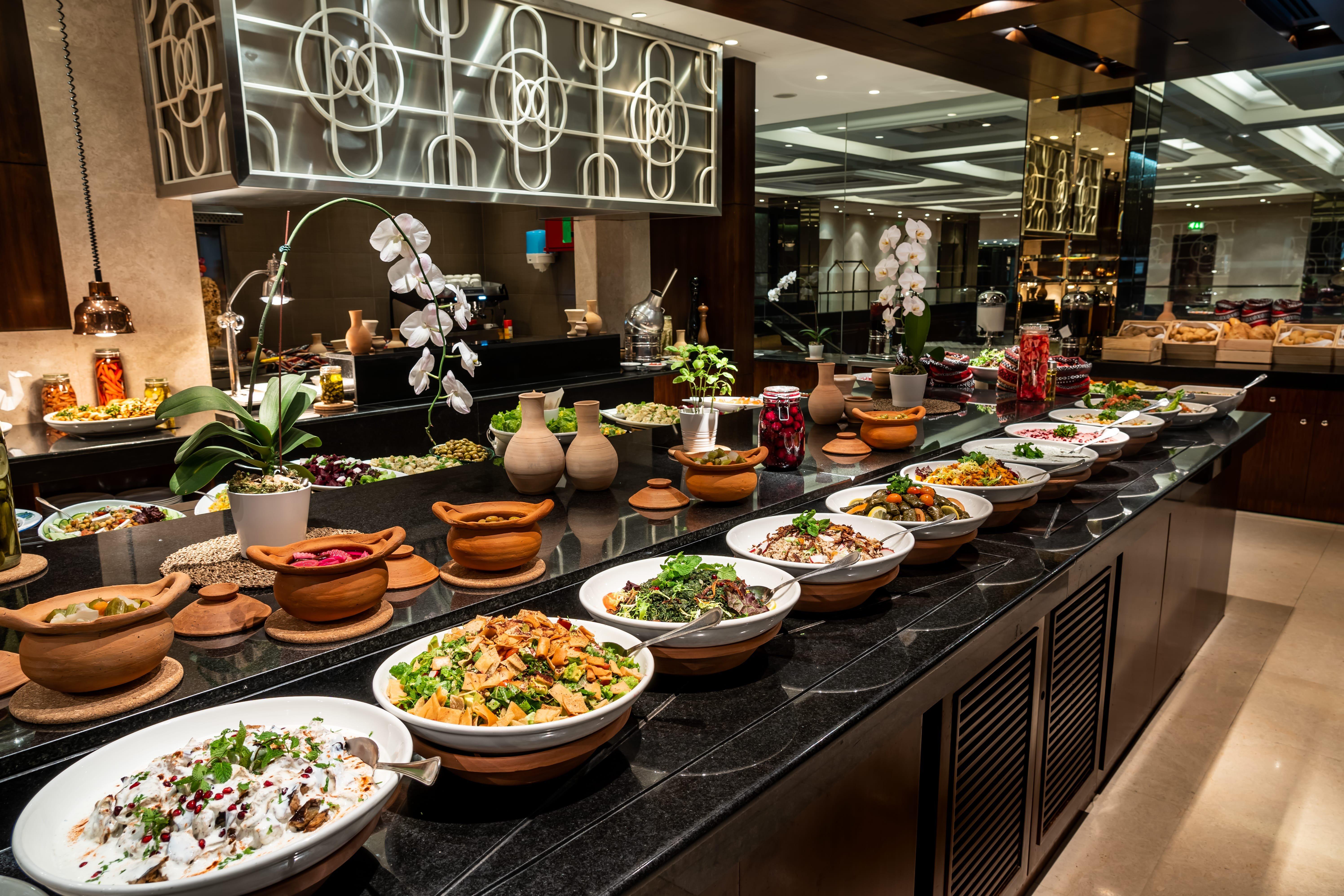 Intercontinental Bahrain, An Ihg Hotel Manama Exterior photo A buffet at a hotel